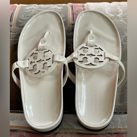 Tory Burch MILLER CLOUD LUG SANDAL. Size 9 Women- New Cream Color - Picture 5 of 7